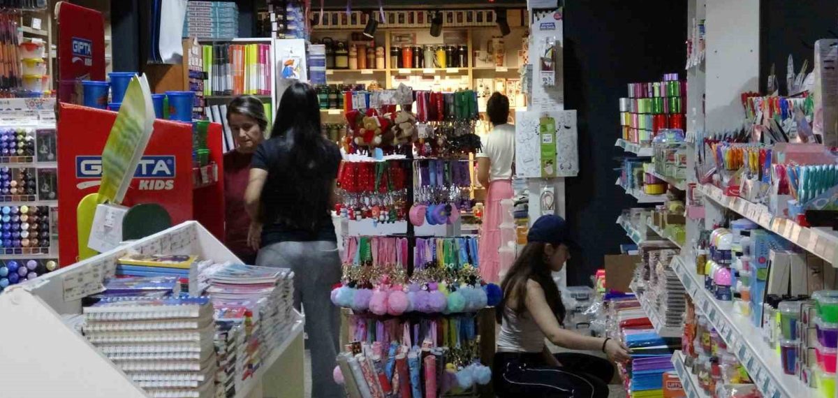 Çanakkale’de kırtasiye sezonu açıldı, veliler okula dönüş alışverişine başladı
