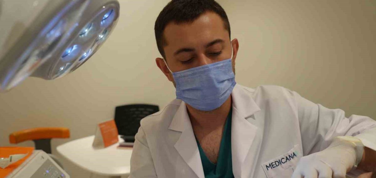 Çene kemiği erimesi implant tedavisini engellemiyor, aynı seansta uygulama mümkün