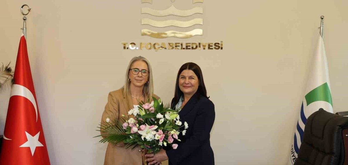 Ceyda Bölünmez Çankırı, Foça Belediye Başkanı Saniye Bora Fıçı’yı ziyaret etti