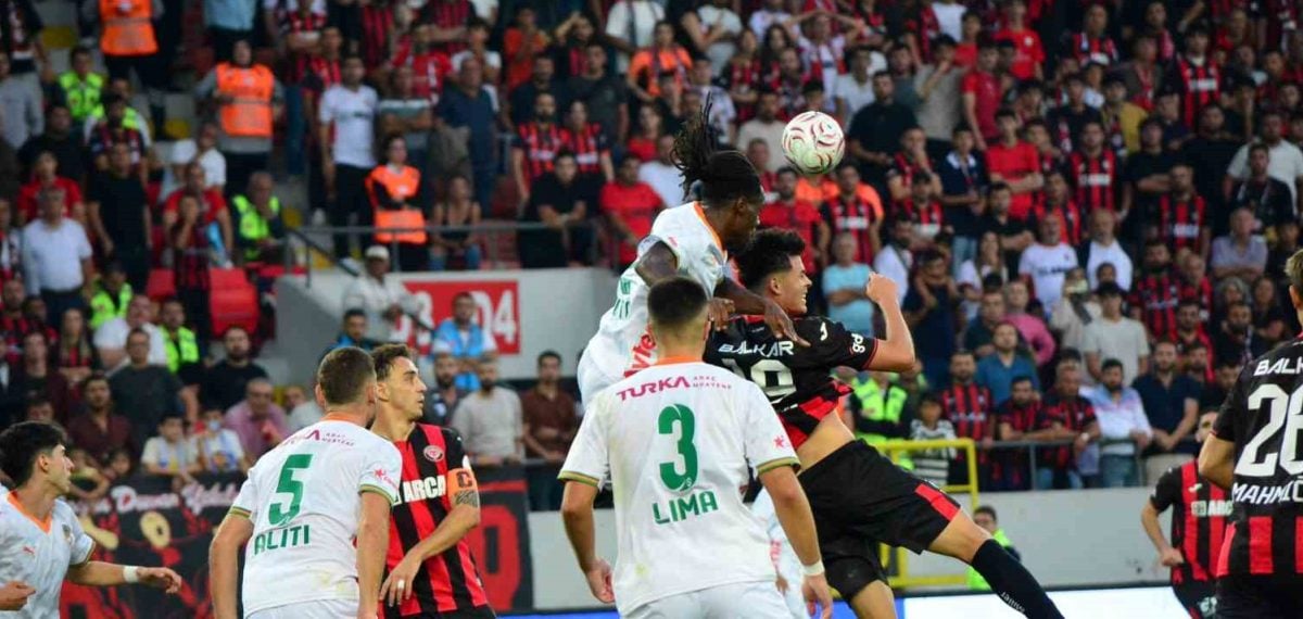 Çorum FK evinde Alanyaspor’a 2-1 yenildi, Ramirez ve Arda golleri attı