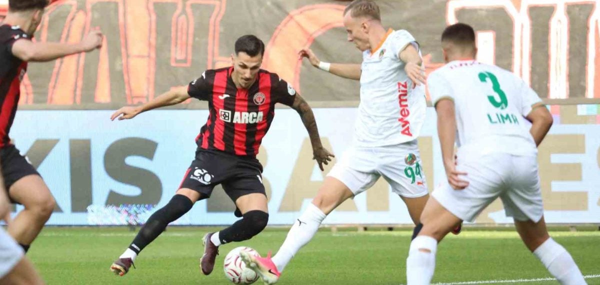 Çorum FK ile Alanyaspor 0-0 berabere kaldı, ilk yarı golsüz geçti