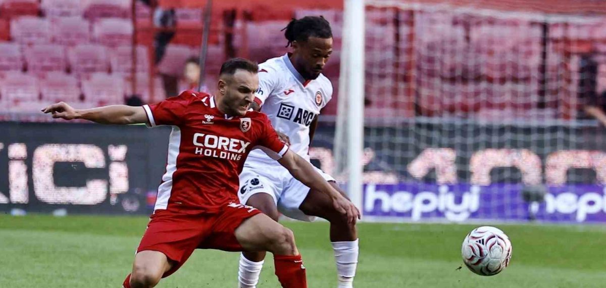 Çorum FK, Samsun deplasmanında ilk yarıda 3-1 öne geçti
