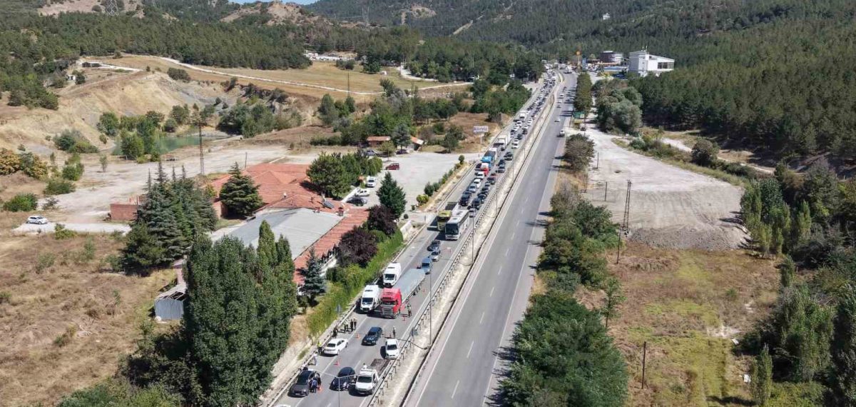 Çorum’da üç aracın karıştığı zincirleme kaza: 5 yaralı