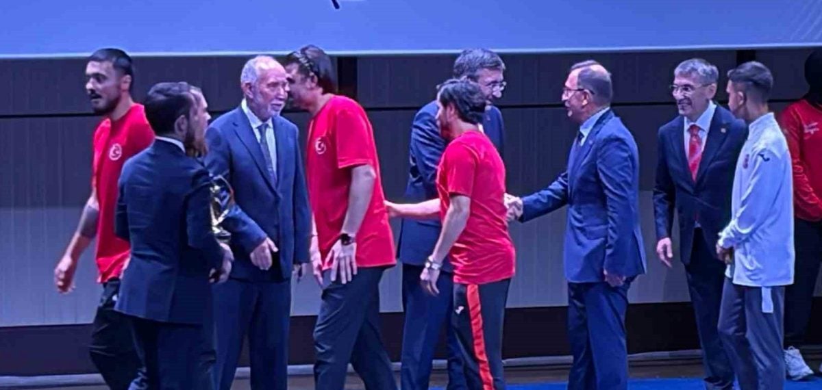 Cumhurbaşkanı Yardımcısı Yılmaz’dan spor tesisleri ve başarı vurgusu