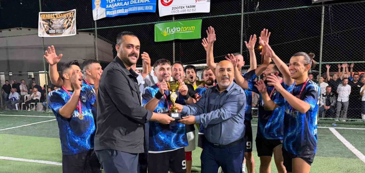 Dalama Spor, Karacören Geleneksel Futbol Turnuvası’nı 3-1 kazanarak şampiyon oldu