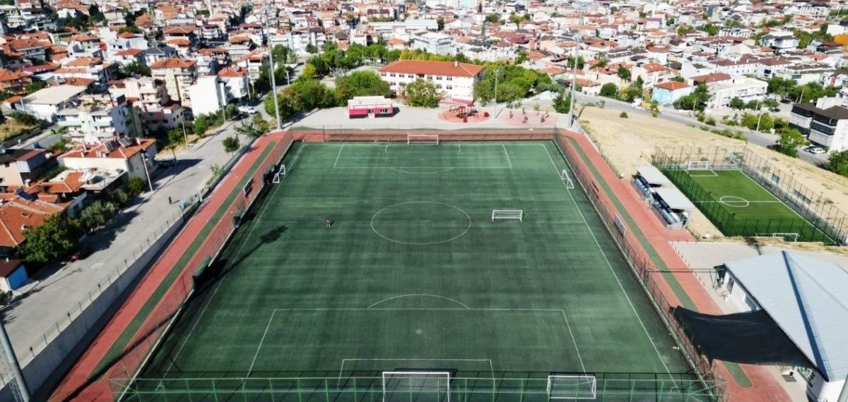 Denizli’de Kınıklı ve İlbade spor tesisleri yenilendi, FIFA standartlı sahalar hizmette