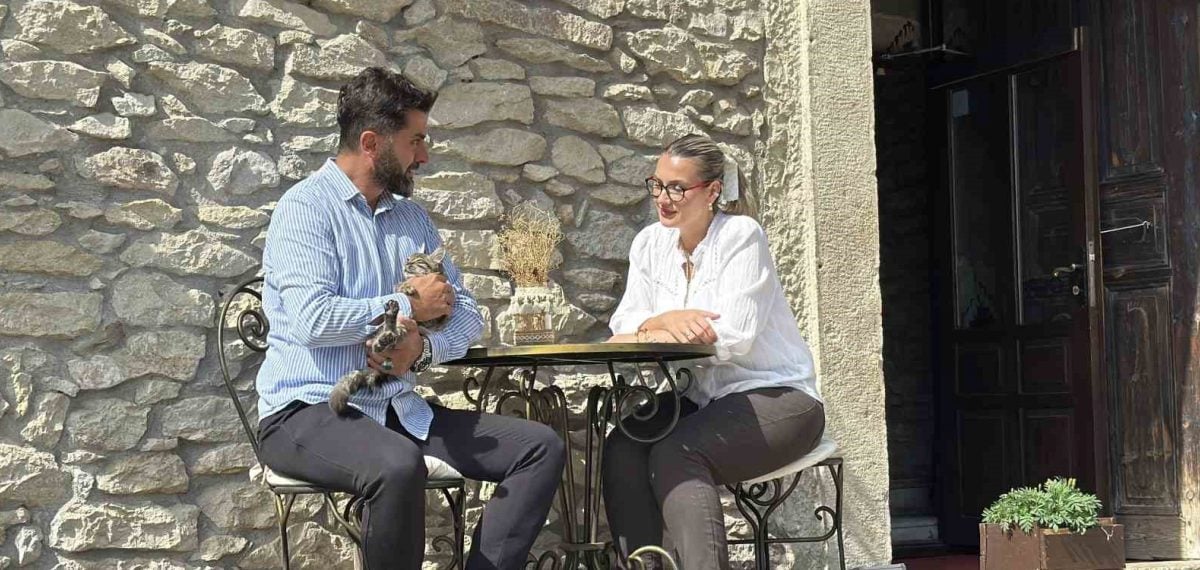 Doğum günü pastası süsünü yutmak üzere olan genci konağın sahibi Heimlich ile kurtardı