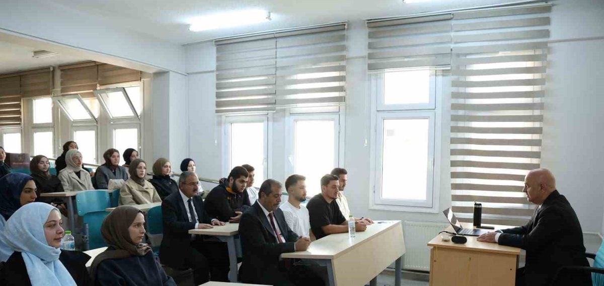 Düzce Üniversitesi’nde akademik yılın ilk dersi ‘Terörsüz Türkiye’ oldu