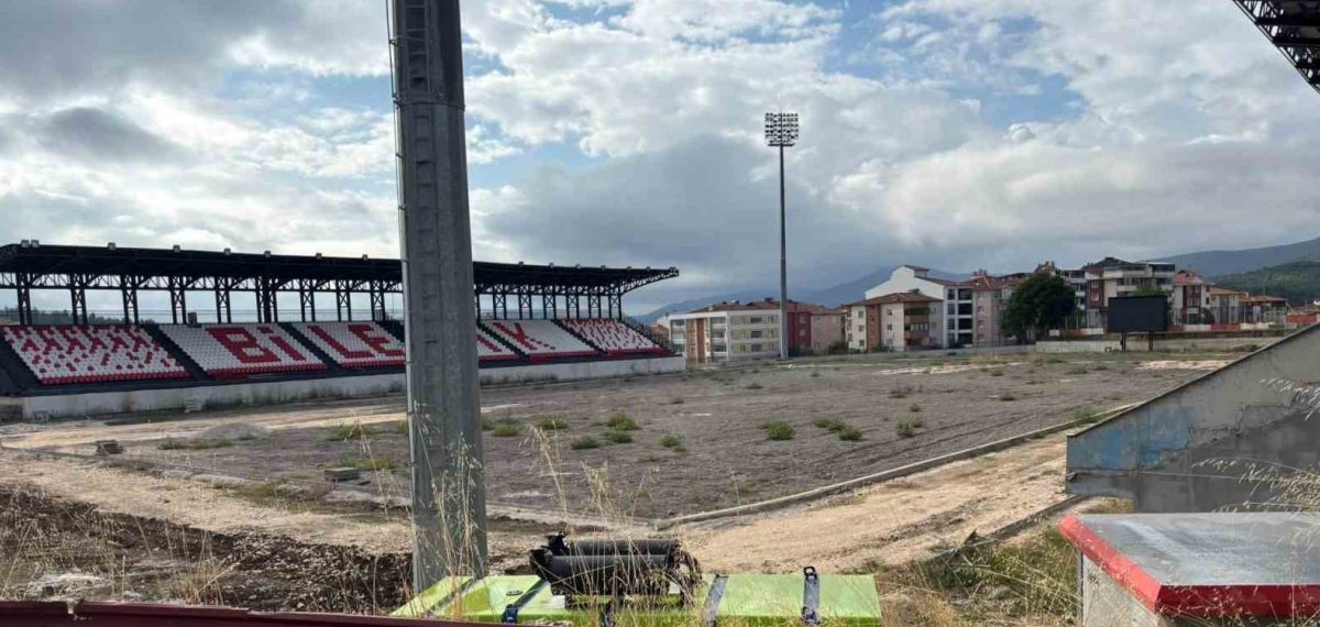 Edebali Stadı inşaatı yüzde 80 tamamlanmasına rağmen çalışmaları durdu