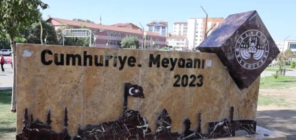 Elazığ’da öğrenciler Filistinli çocuklara destek için meydanda buluştu