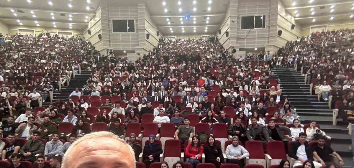 Erciyes Üniversitesi yeni öğrenciler için tanışma programı düzenledi