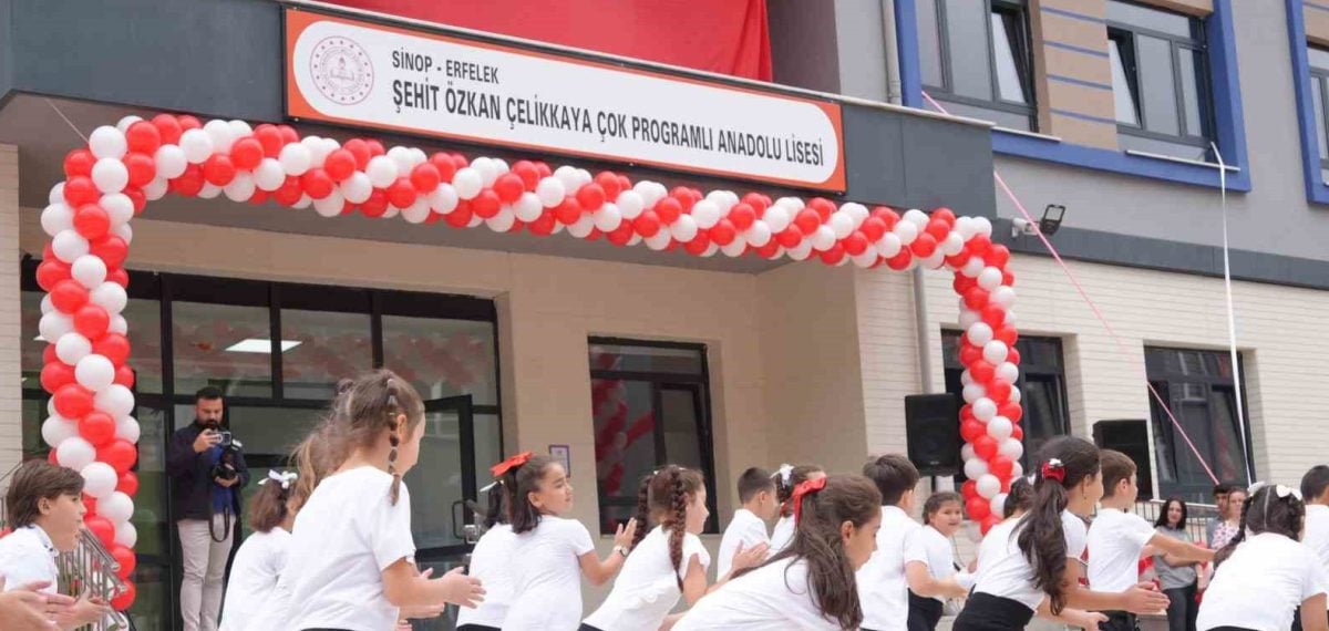 Erfelek’e 16 derslikli Şehit Özkan Çelikkaya Lisesi açıldı, 270 öğrenciye hizmet