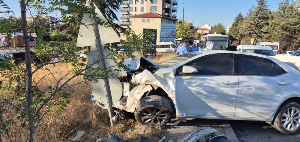 Ertuğrulgazi’de 4 aracın karıştığı zincirleme kaza: 3 yaralı, trafik durdu