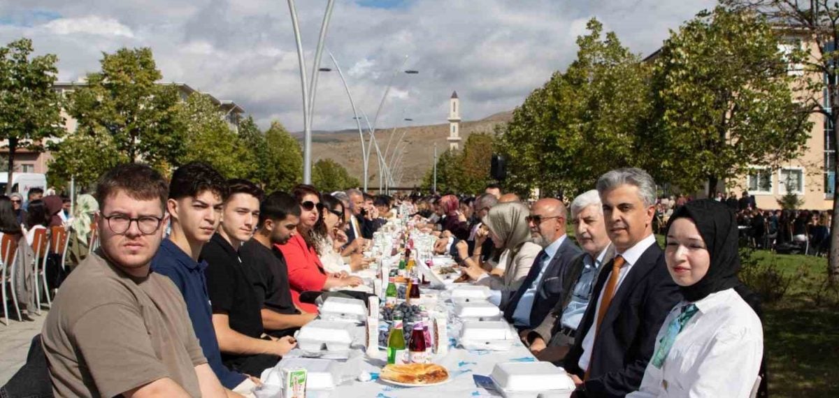 Erzincan Üniversitesi’nden yeni öğrenciler için hoş geldiniz kahvaltısı düzenlendi