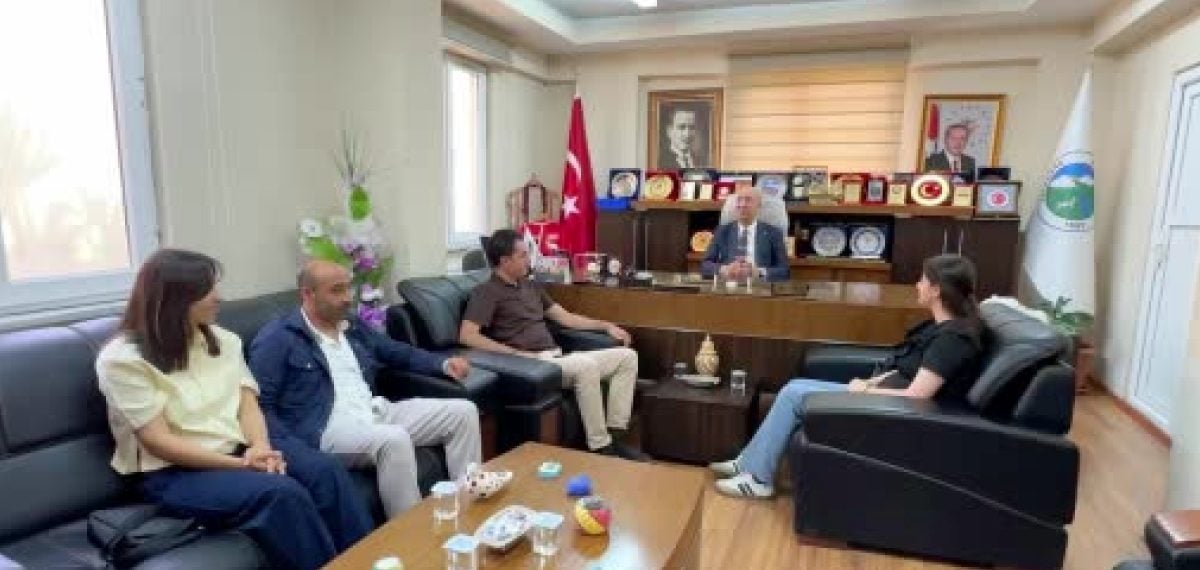 Esendere Belediyesi, diş hekimliği kazanan öğrencilere kişi başı 100 bin TL destek verdi