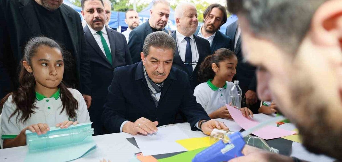 Esenler Bilim Şenliği TÜBİTAK iş birliğiyle başladı, 26 atölye öğrencilerle buluştu