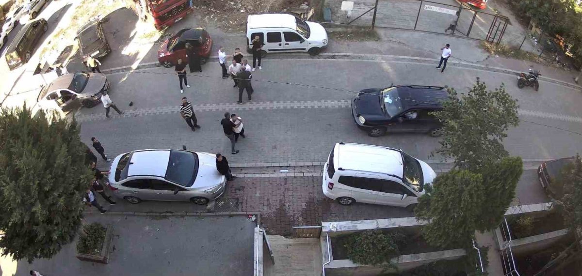 Esenyurt’ta eski komşuların kavgası ev ve araca taşlı saldırıya dönüştü