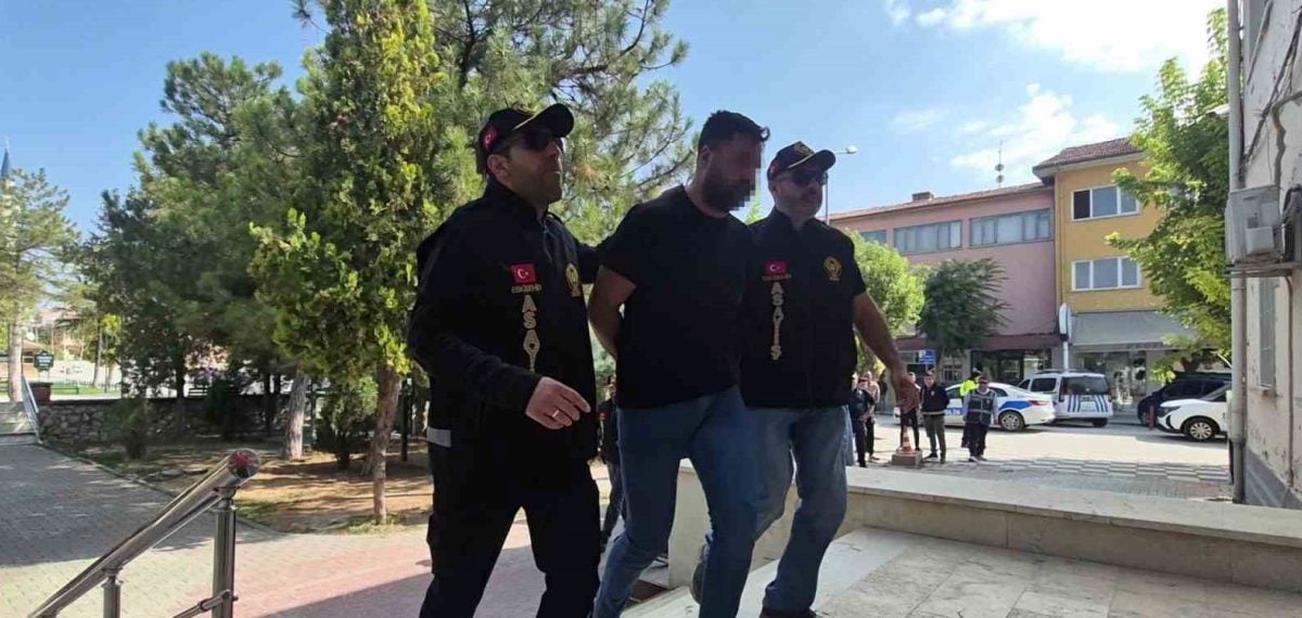 Eskişehir’de galerici Emrah Yakar’ın ölümüyle ilgili 3 şüpheli adliyeye sevk edildi