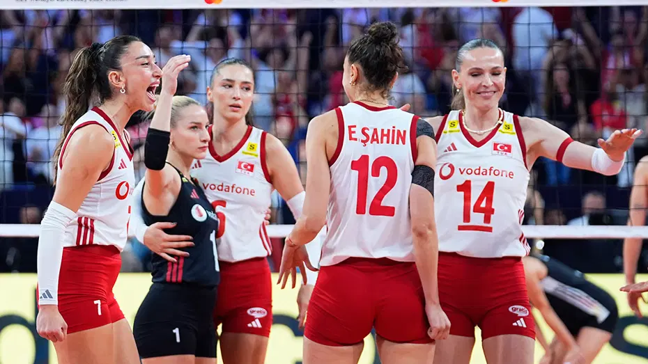 Türkiye, Sırbistan’ı 3-0 yenerek Avrupa Şampiyonası’nda finale yükseldi