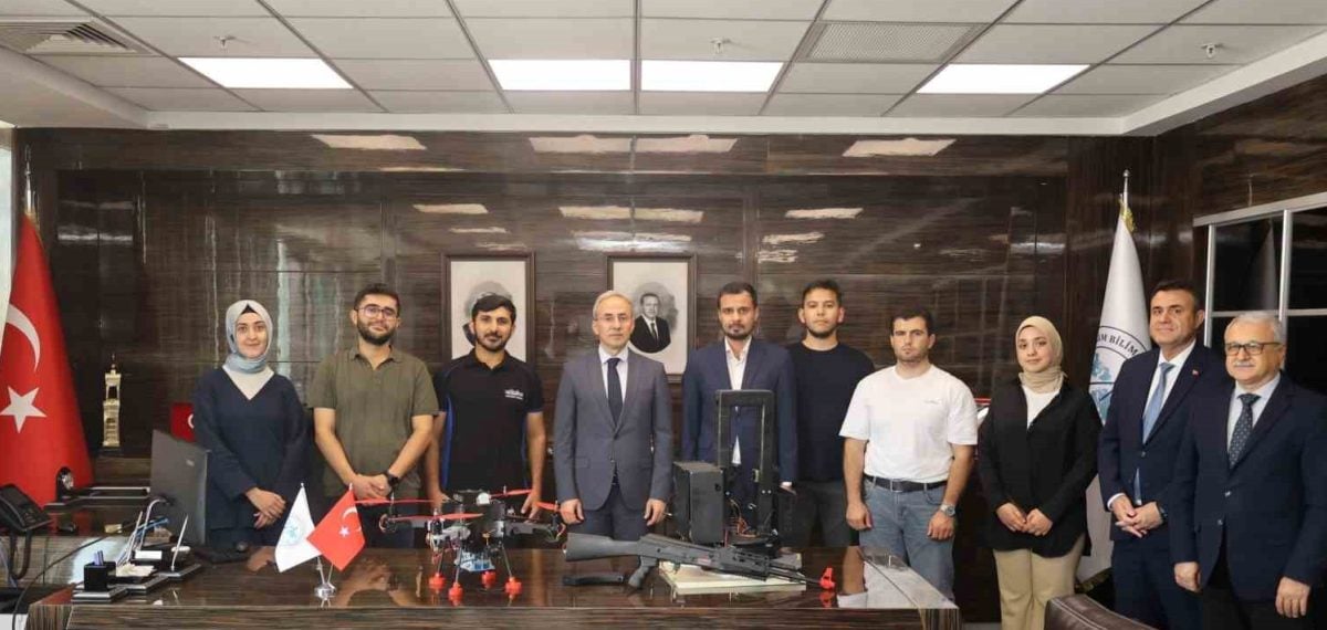 GİBTÜ Hezarfen Takımı TEKNOFEST finaline kalarak rektörü ziyaret etti