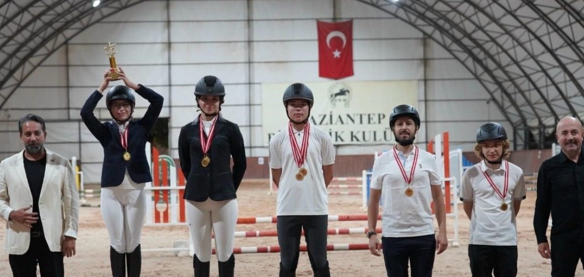 GKV öğrencileri Zafer Kupası’nda 1 kupa ve 6 madalya kazandı