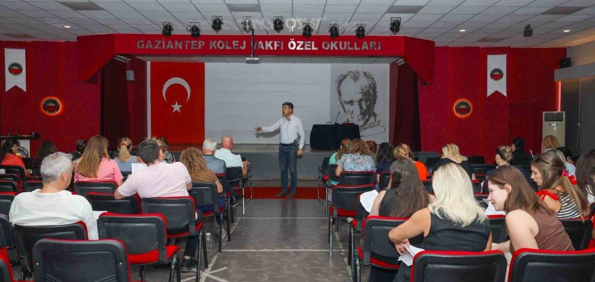 GKV öğretmenleri Türkiye Yüzyılı Maarif Modeli seminerinde buluştu