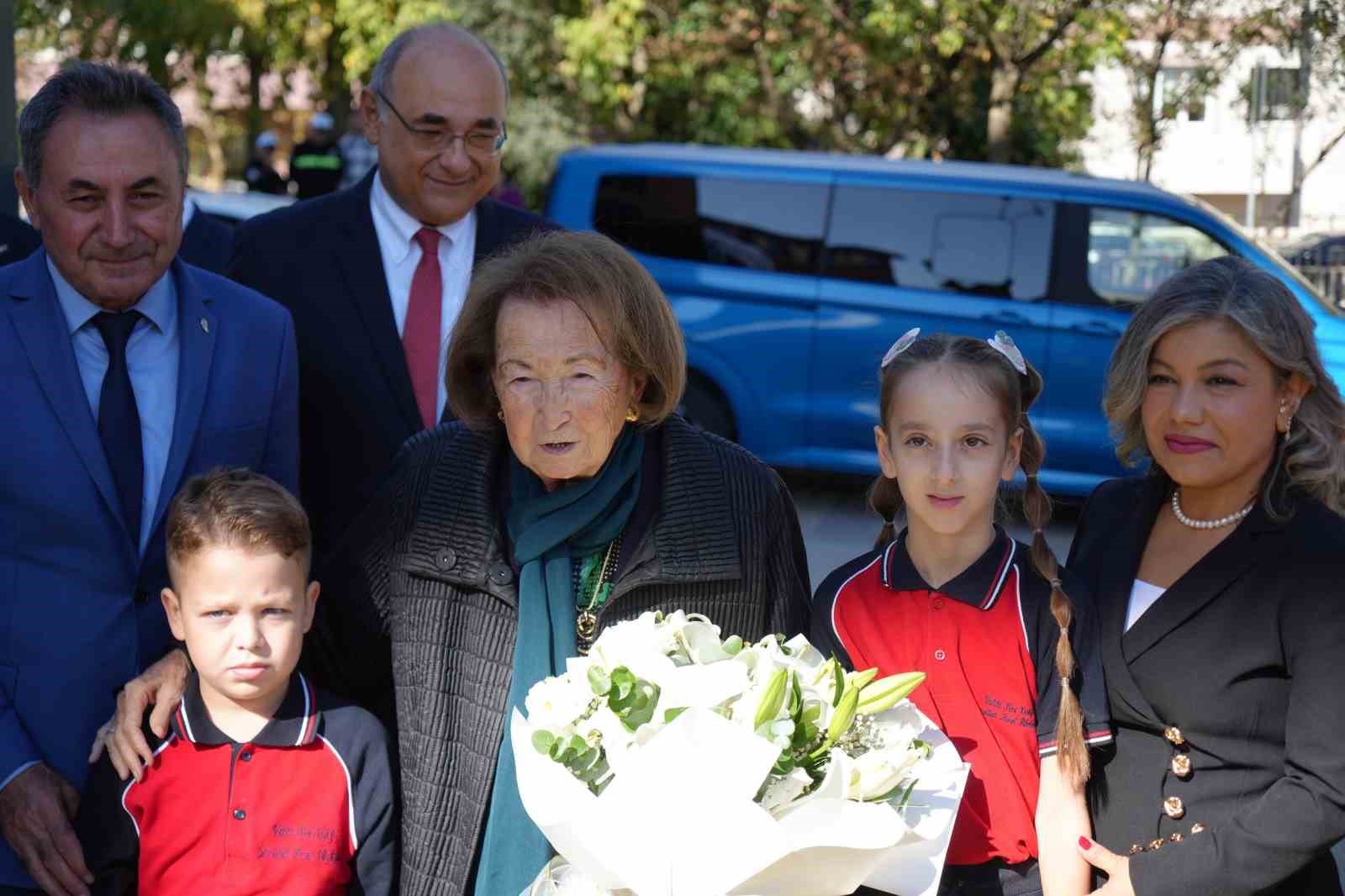 Gölcük’te 35 sınıflı Vehbi Koç Vakfı Semahat Arsel İlkokulu açıldı