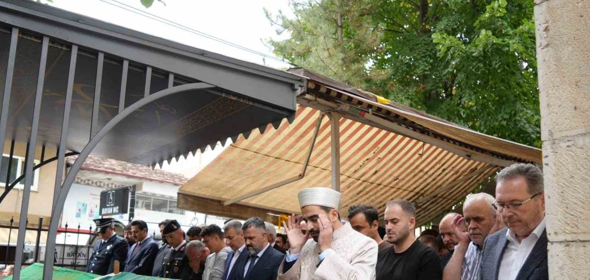 Hayrabolu’da silahlı saldırıda hayatını kaybeden kuyumcu Kastamonu’da defnedildi