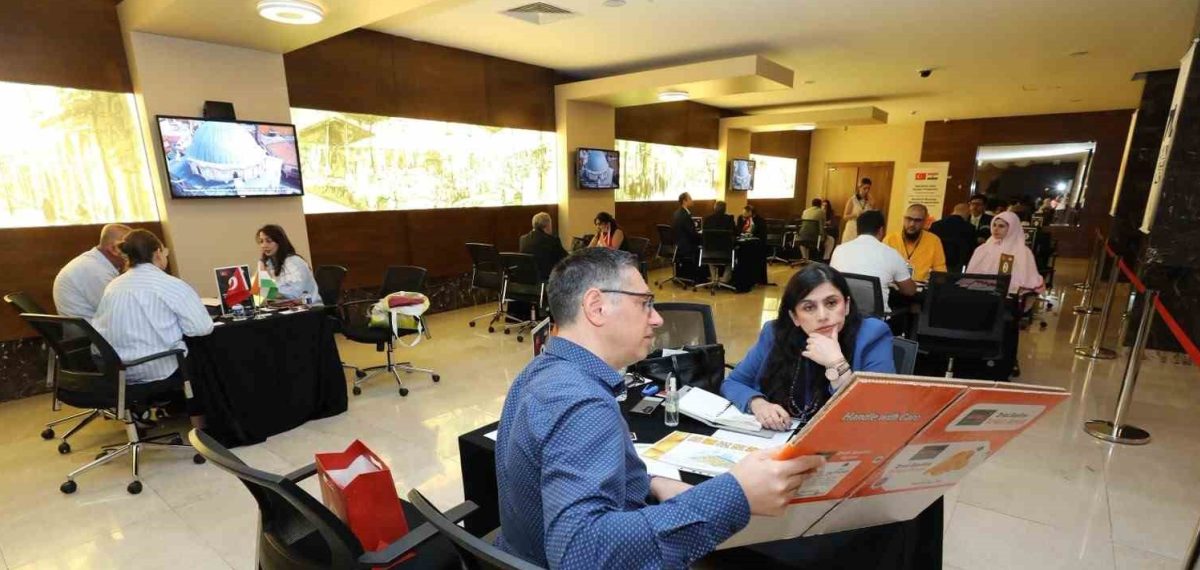 Hintli alım heyeti Gaziantep’te Türk kuru meyve ihracatçılarıyla buluştu