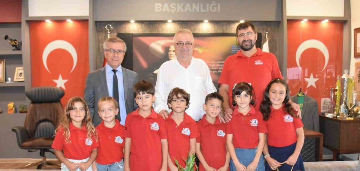 İlkokul öğrencilerinin doğal içerikli “Sıvı Eldiven” projesi TEKNOFEST finalinde