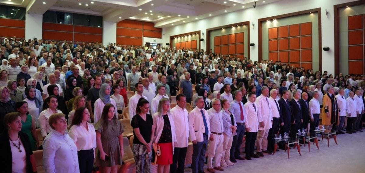İnönü Üniversitesi Tıp Fakültesi’nde beyaz önlük töreni: öğrenciler mesleğe ilk adımı attı