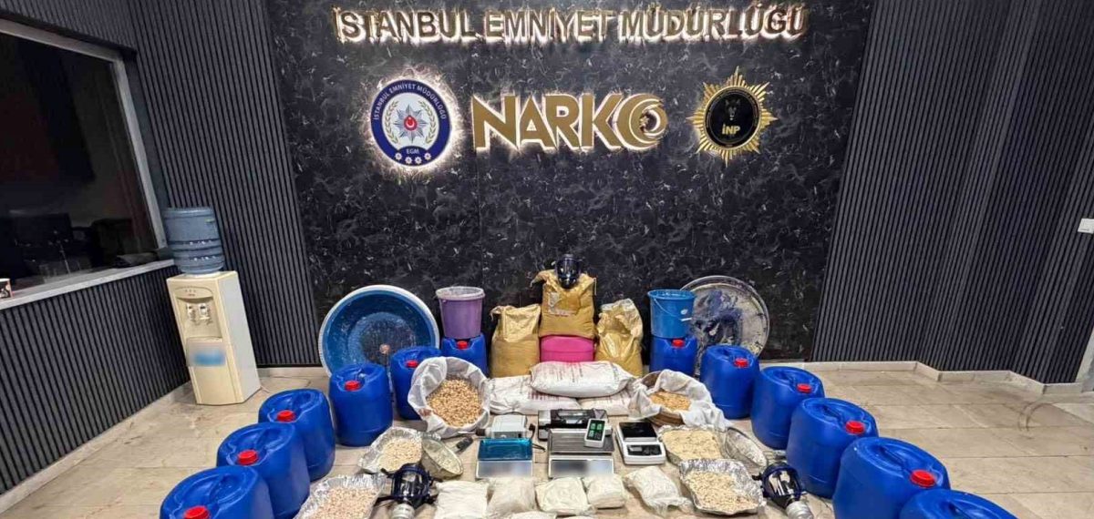 İstanbul’da üç günde 551,45 kg metamfetamin ve 40,5 kg AM-2201 ele geçirildi