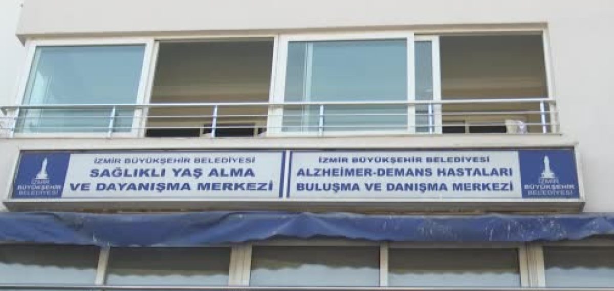 İzmir Büyükşehir’in Alzheimer Merkezi üyelerine sosyal ve terapi destekleri sunuyor