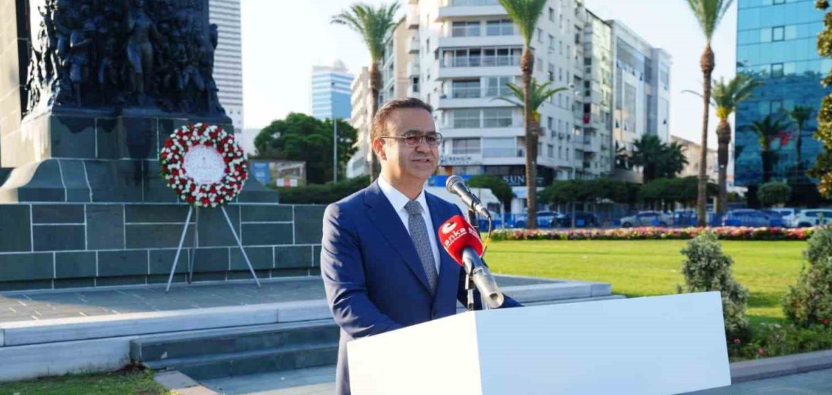 İzmir’de 850 bin öğrenci yeni eğitim-öğretim dönemine törenle başladı