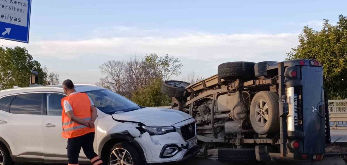 Kaçırılan otomobil yol kenarındaki yayaya çarpıp iki araca çarptı