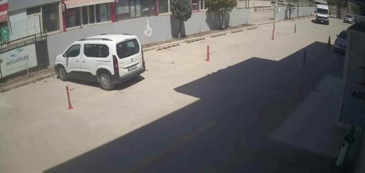Kahramanmaraş’ta kalbi iki kez duran hasta hayata döndü, doktoruna çiçekle teşekkür etti