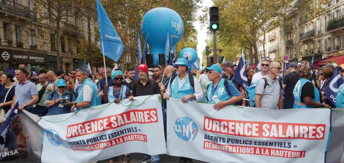 Kamu çalışanları ve itfaiyeciler Paris merkezli geniş çaplı protesto düzenledi