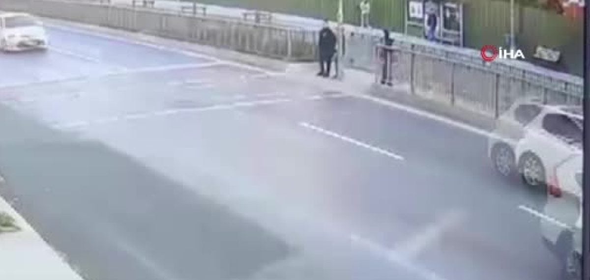 Kamyonetin durağa çarpması sonucu bir kişi hayatını kaybetti, sürücü hakim karşısında