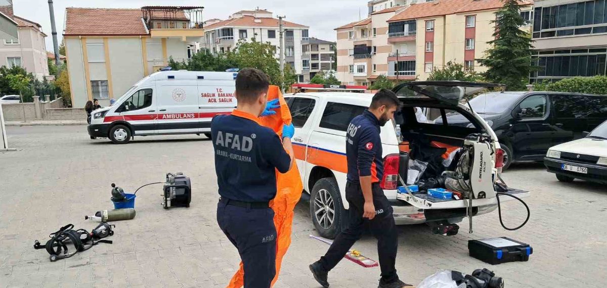 Karaman’da evlerinde ölü bulunan çiftin dairesinde AFAD temizlik çalışması başladı