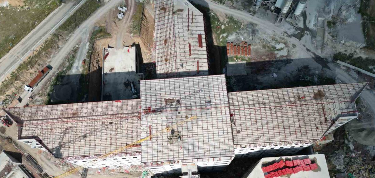 Kars Bölge Hastanesi inşaatı hızla ilerliyor 500 yataklı kompleksin kaba inşaatı yüzde 60 tamamlandı