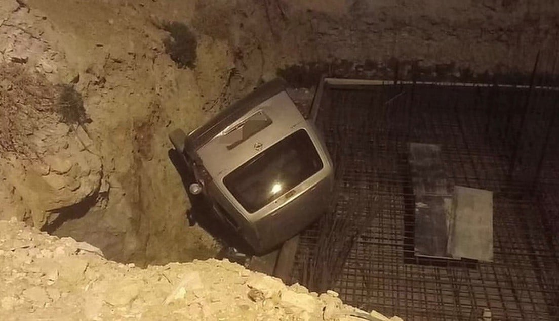 Kavga sonrası ağabeyine araçla çarpan kardeş inşaat çukuruna uçtu