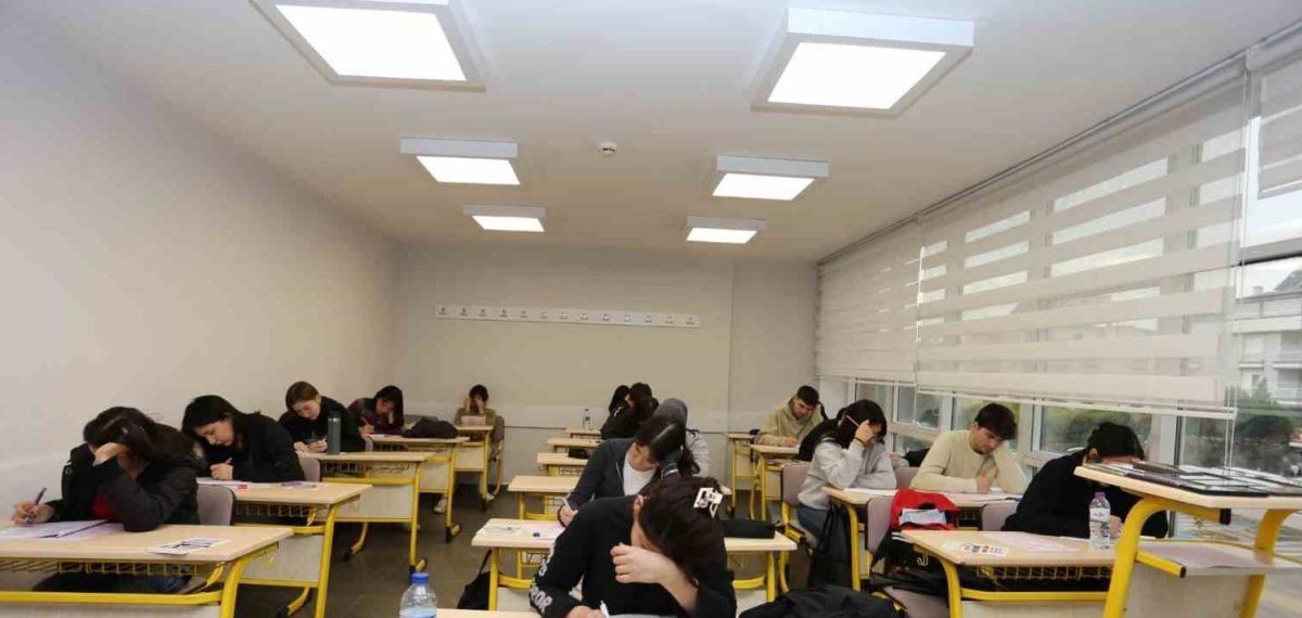 Kepez’in destek kurslarından 163 öğrenciden 131’i YKS ilk 1 milyonluk dilimde
