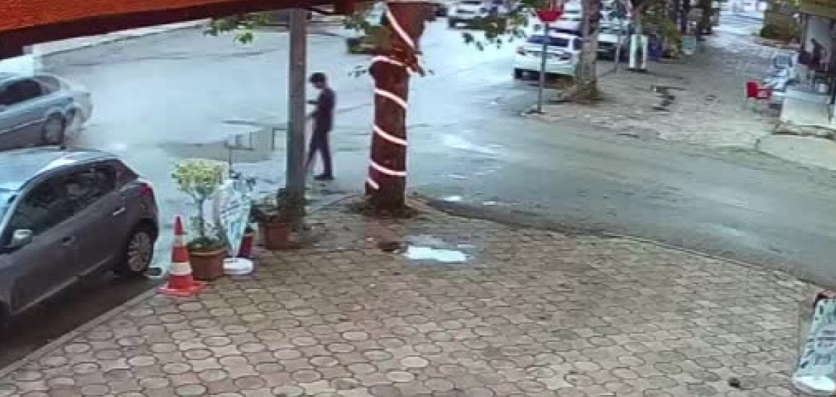 Kozan’da otomobil ile motosiklet çarpıştı; 17 yaşındaki sürücü ağır yaralandı