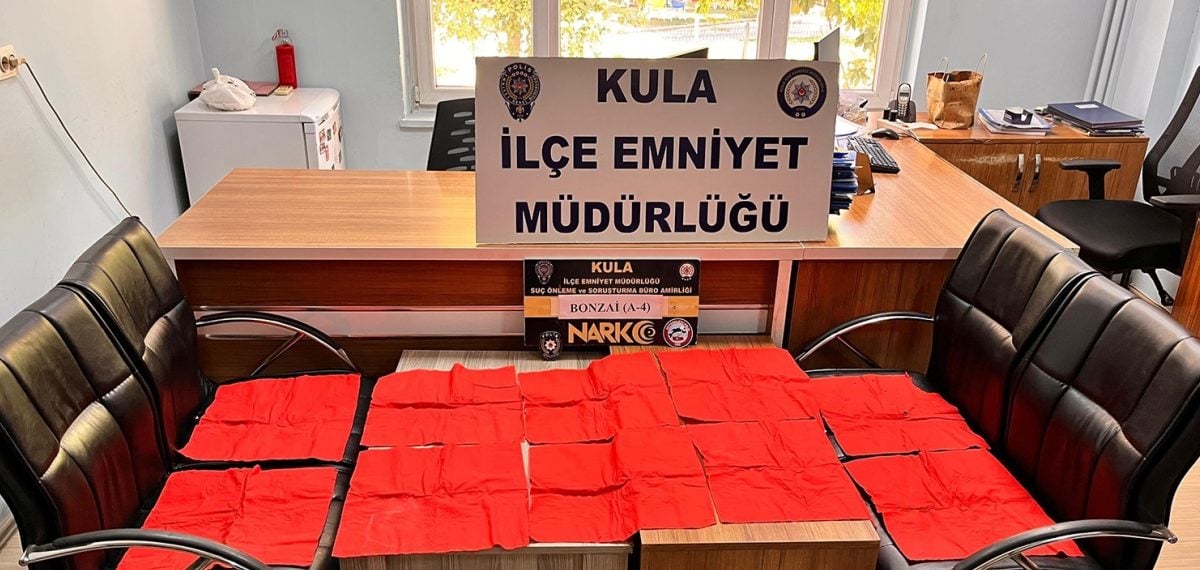 Kula’da araçta yaklaşık 65 bin içimlik A4 bonzai ele geçirildi, 1 tutuklu