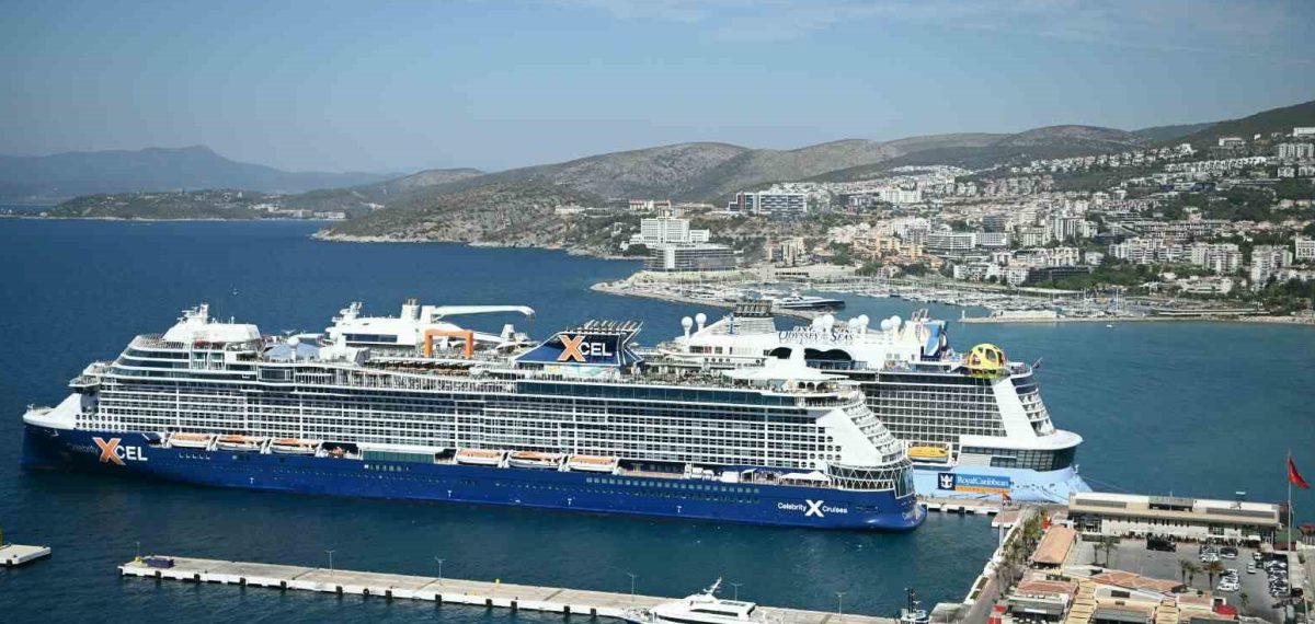 Kuşadası Limanı iki kruvaziyerle 7 bin 818 turist ağırladı