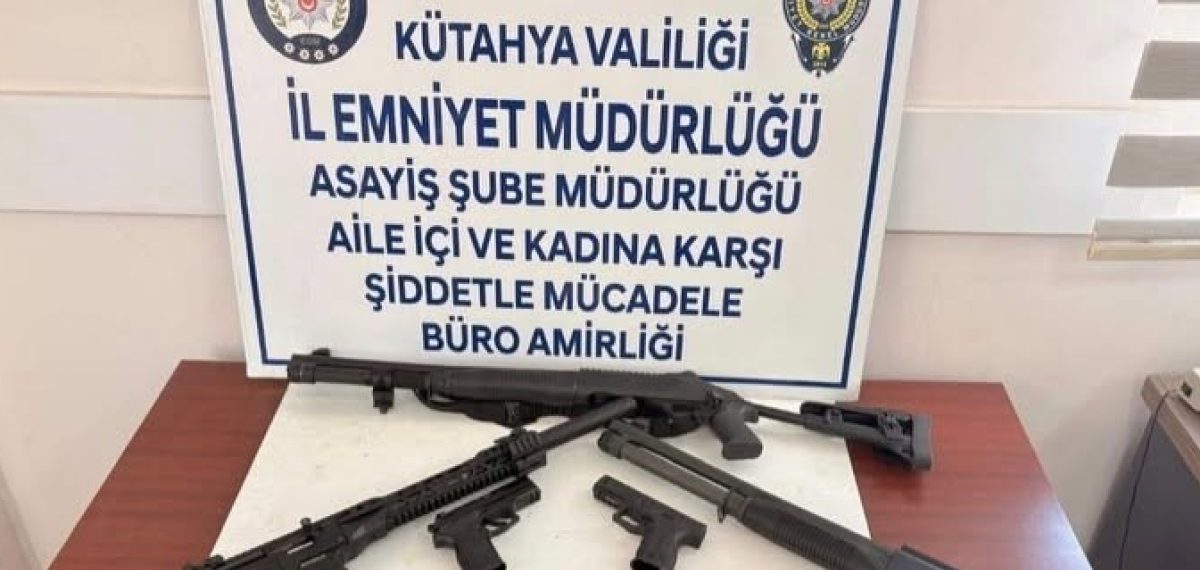 Kütahya polisinden iki haftada geniş kapsamlı denetim: çok sayıda silah ve sahte para ele geçirildi
