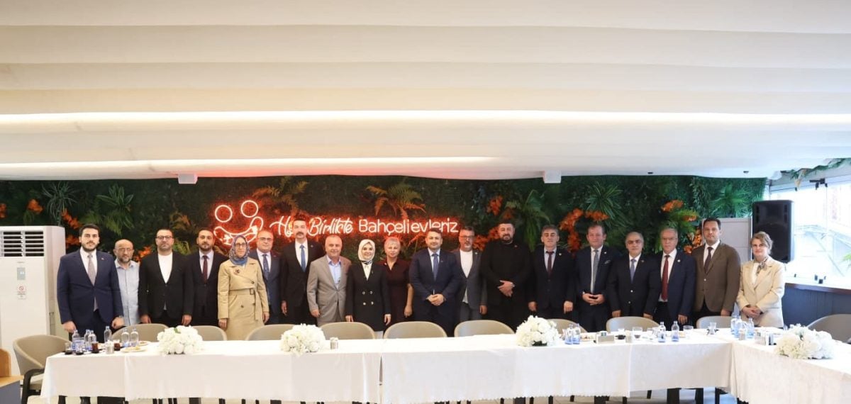 Mahinur Özdemir Göktaş muhtarlarla buluştu ihtiyaçlara yönlendirme çağrısı yaptı