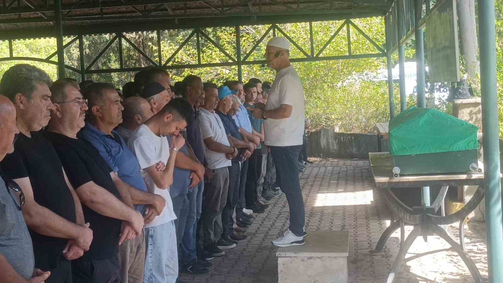Manavgat’ta motosiklet, yol ortasındaki forklifte çarpıp 17 yaşındaki genç yaşamını yitirdi