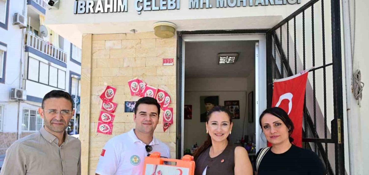 Manisa Büyükşehir muhtarlarla İlk Yardım çantalarını dağıttı