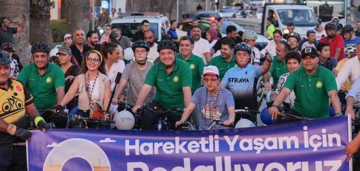 Manisa’da Avrupa Hareketlilik Haftası kapsamında belediye öncülüğünde bisiklet turu düzenlendi